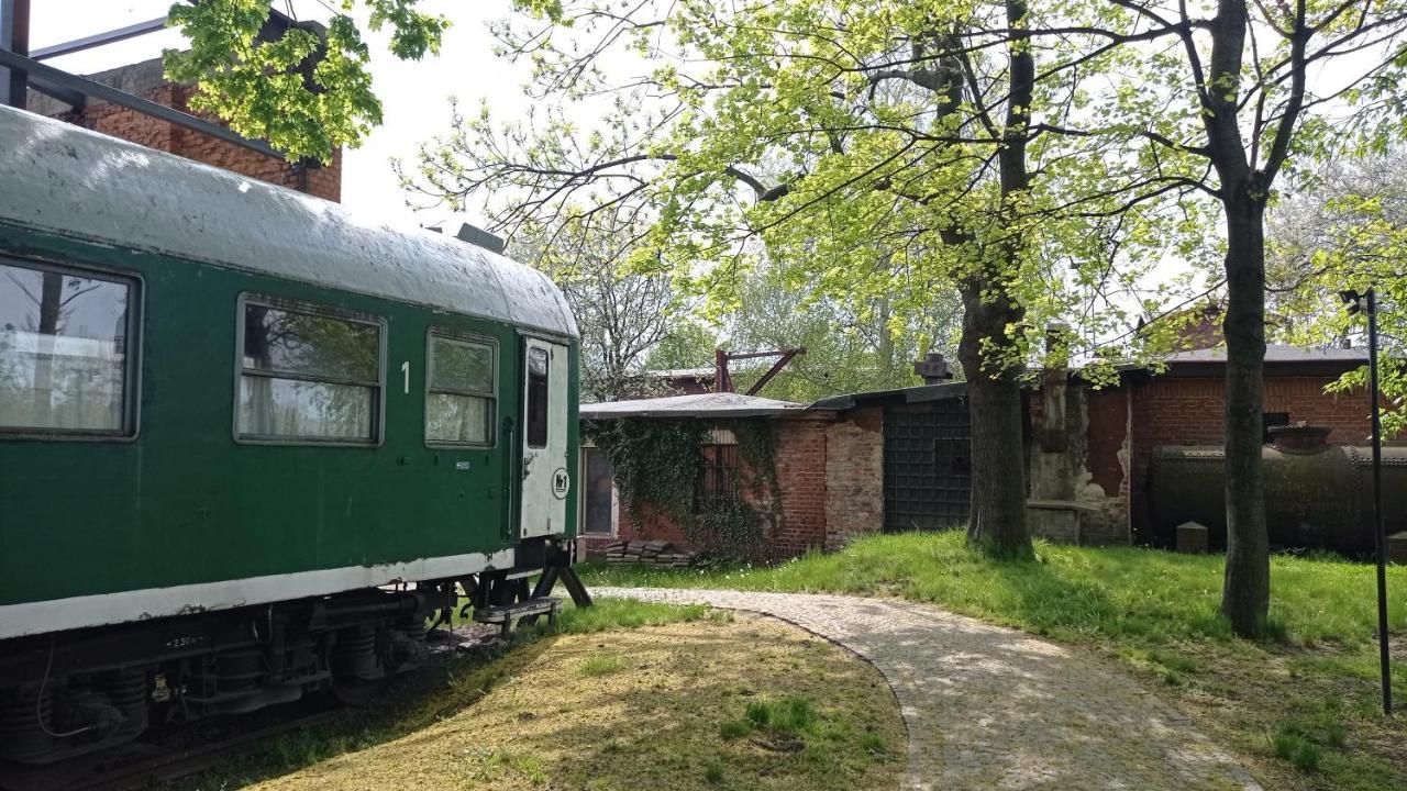 Отель Wagony Sypialne W Muzeum Kolejnictwa Jaworzyna Slaska Экстерьер фото