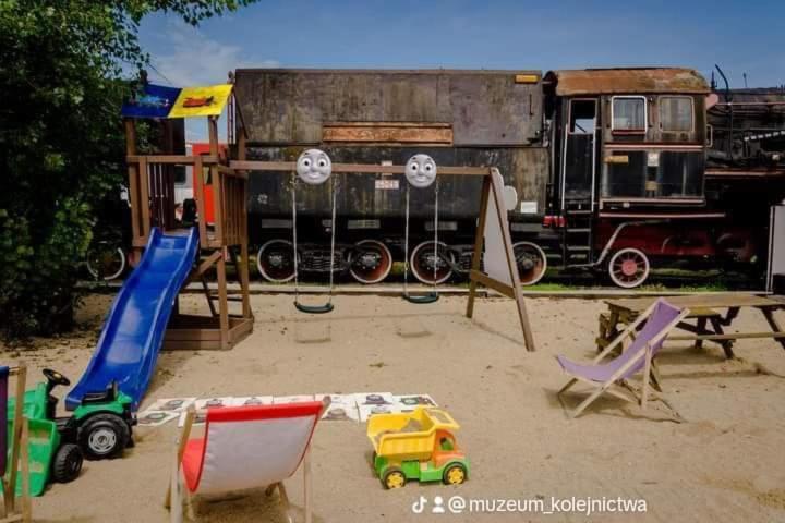 Отель Wagony Sypialne W Muzeum Kolejnictwa Jaworzyna Slaska Экстерьер фото